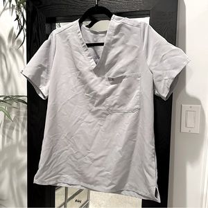 Figs Catarina One-Pocket Scrub Top - Cement, L